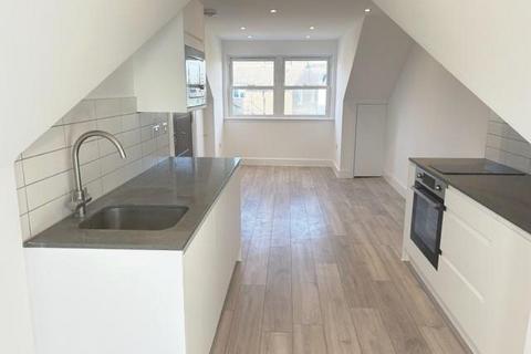 Studio to rent, Mount View Road, Crouch End, N4