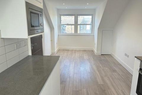 Studio to rent, Mount View Road, Crouch End, N4