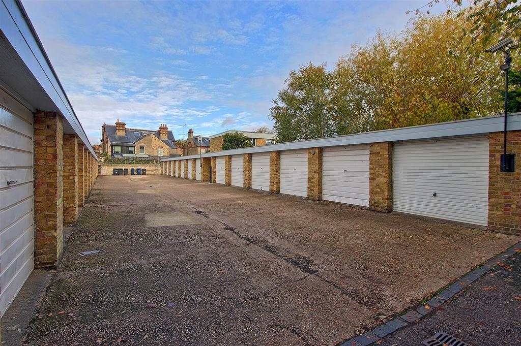 Garages 2.jpg