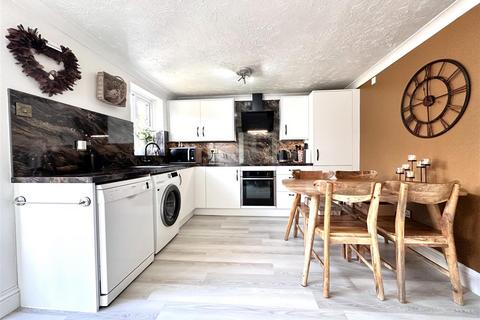 undefined, Cannon Close, Coddington, Newark
