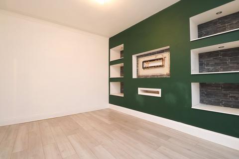 3 bedroom terraced house to rent, Bradford Road, Stanningley, Pudsey, West Yorkshire, LS28