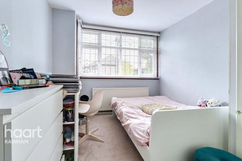 61 Brookway, Rainham, RM13 9HW