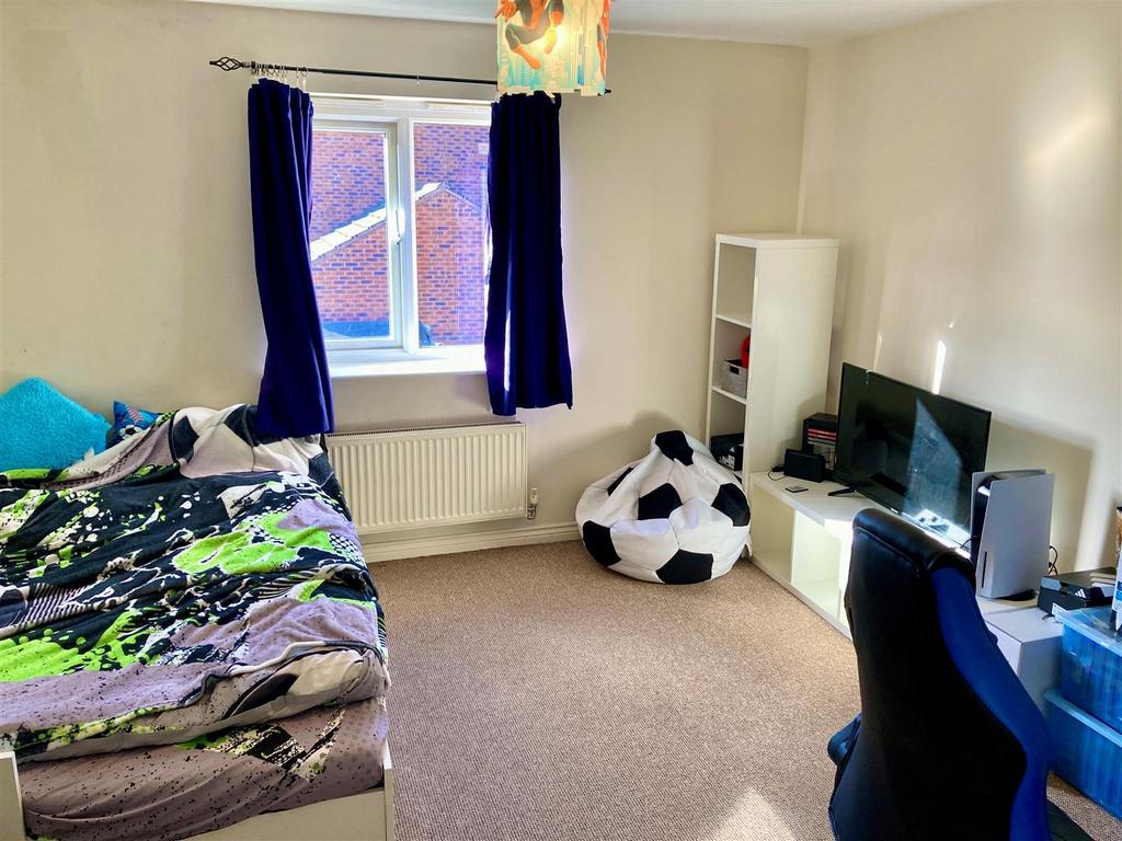 Bed 1.jpg