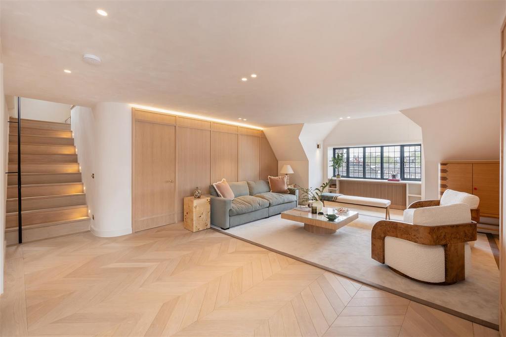 Flat 5 Walton House Hi-7.jpg