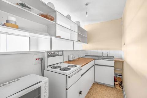 1 bedroom flat for sale, Whitley Close, Stanwell, Staines-upon-Thames, Surrey, TW19 7DF