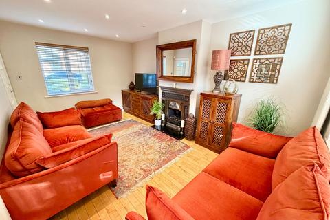 2 bedroom end of terrace house for sale, Roe Lane, London NW9