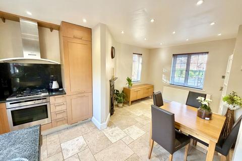 2 bedroom end of terrace house for sale, Roe Lane, London NW9