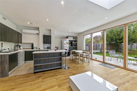 undefined, Uxbridge Road, Hampton Hill