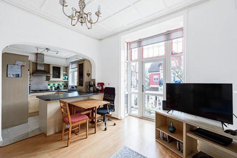 2 bedroom apartment to rent, Heathfield Park, Willesden Green NW2