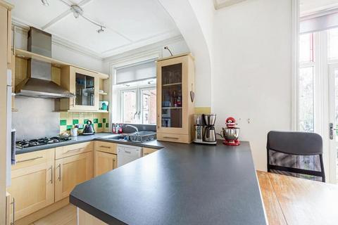 2 bedroom apartment to rent, Heathfield Park, Willesden Green NW2