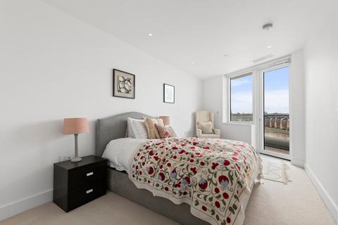 2 bedroom flat to rent, Lombard Wharf, 12 Lombard Road, London