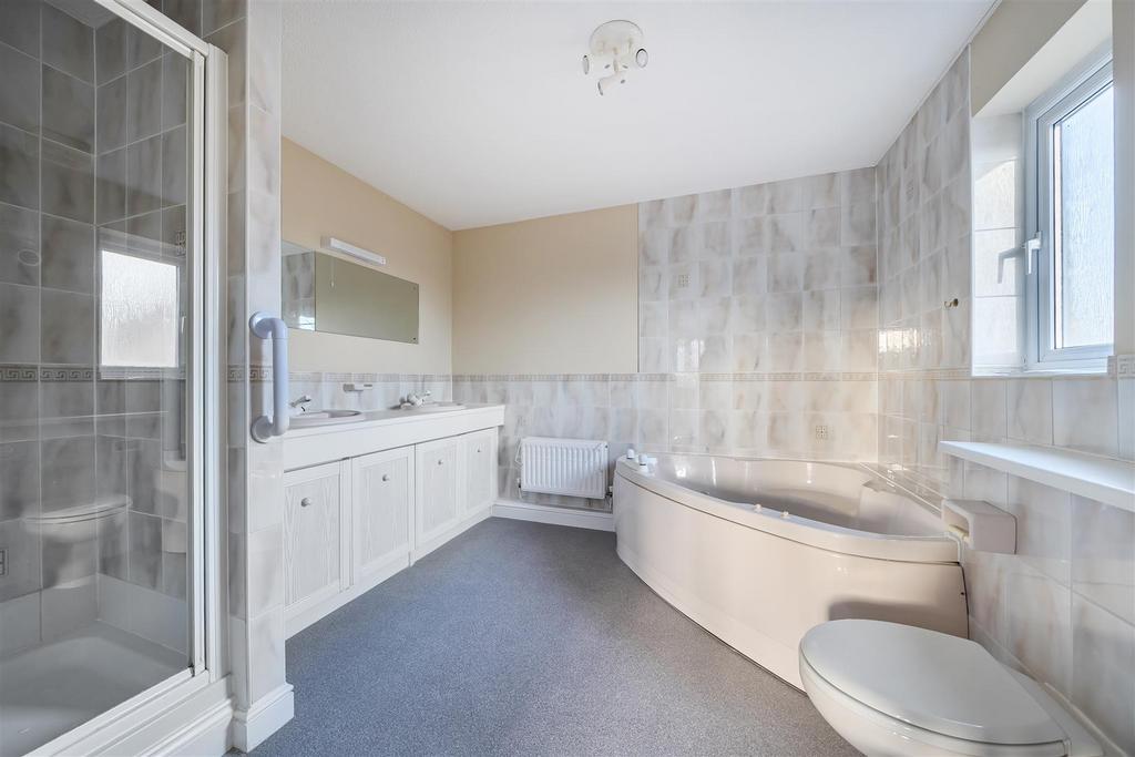 En Suite Bathroom