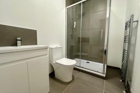 3 bedroom flat to rent, Streatham High Road, London SW16