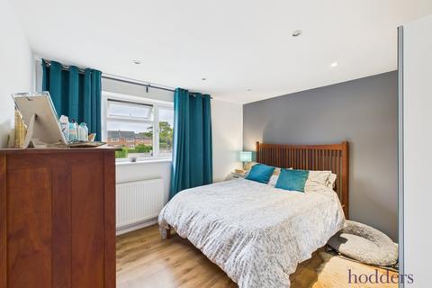 2 bedroom maisonette for sale, Horsell Court, Stepgates, Chertsey, Surrey, KT16