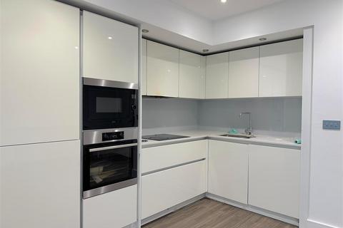 2 bedroom apartment to rent, Butleigh House, Southall UB2