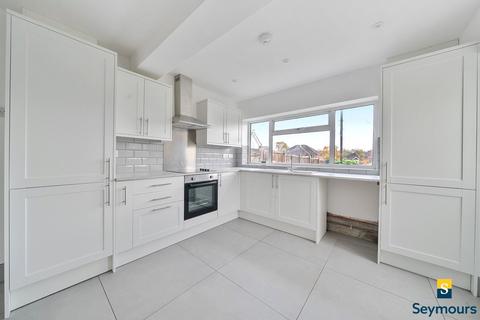 3 bedroom detached house for sale, Bryanstone Avenue, Surrey GU2