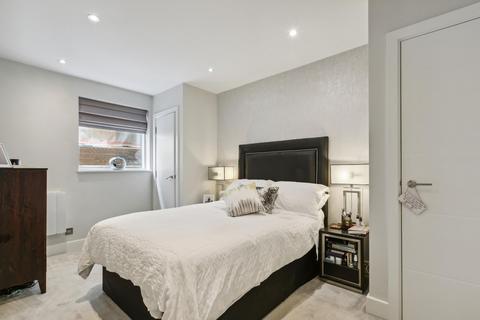 2 bedroom apartment to rent, Black Friars Lane, London EC4V