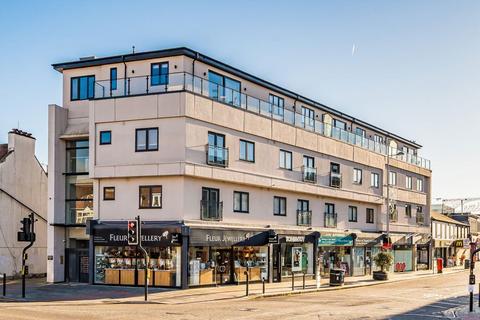 2 bedroom flat to rent, Church Street, Walton-On-Thames KT12