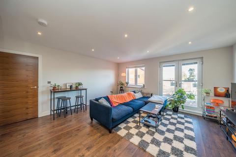 2 bedroom flat to rent, Church Street, Walton-On-Thames KT12