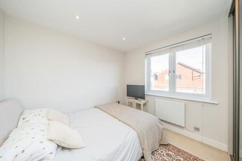 2 bedroom flat to rent, Church Street, Walton-On-Thames KT12