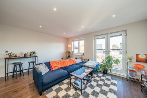 2 bedroom flat to rent, Church Street, Walton-On-Thames KT12