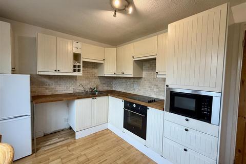 2 bedroom semi-detached house to rent, Amiens Close, Darlington