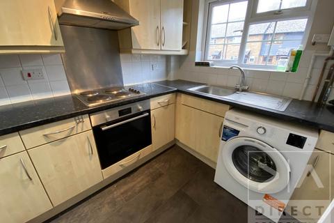 3 bedroom terraced house to rent, Middle Lane, Epsom KT17