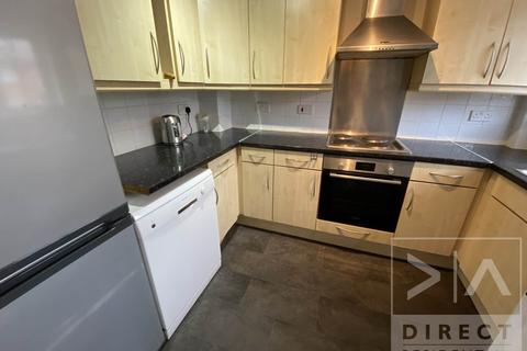 3 bedroom terraced house to rent, Middle Lane, Epsom KT17