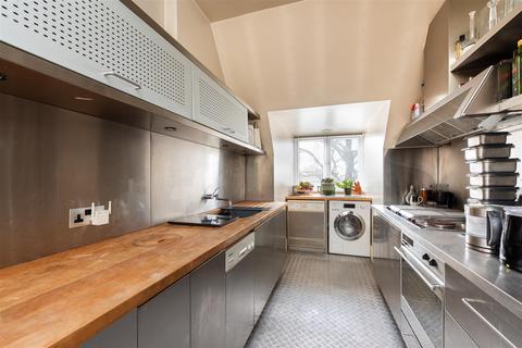 3 bedroom flat for sale, West Heath Road, Hampstead, NW3