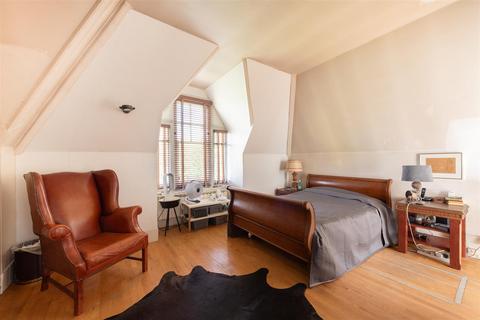 3 bedroom flat for sale, West Heath Road, Hampstead, NW3