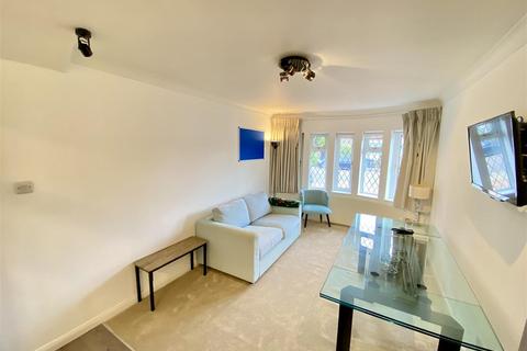 1 DOUBLE BEDROOM APARTMENT PLUS £250 FOR BILLS HA8