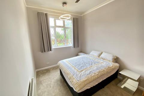 undefined, 1 DOUBLE BEDROOM APARTMENT PLUS £250 FOR BILLS HA8