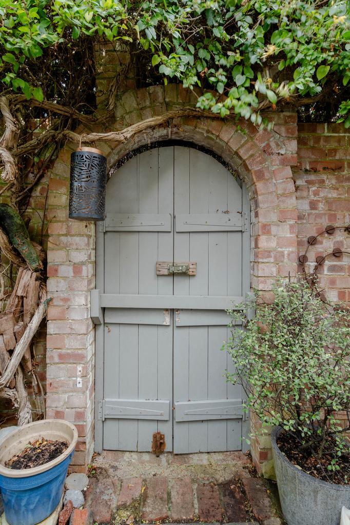 311120 - Croft Road, Hastings TN34 - high res-0...