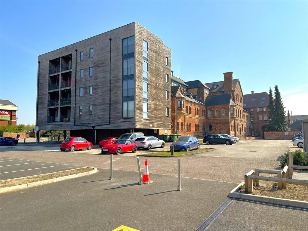 &#39;The Roundhead Building&#39; 396