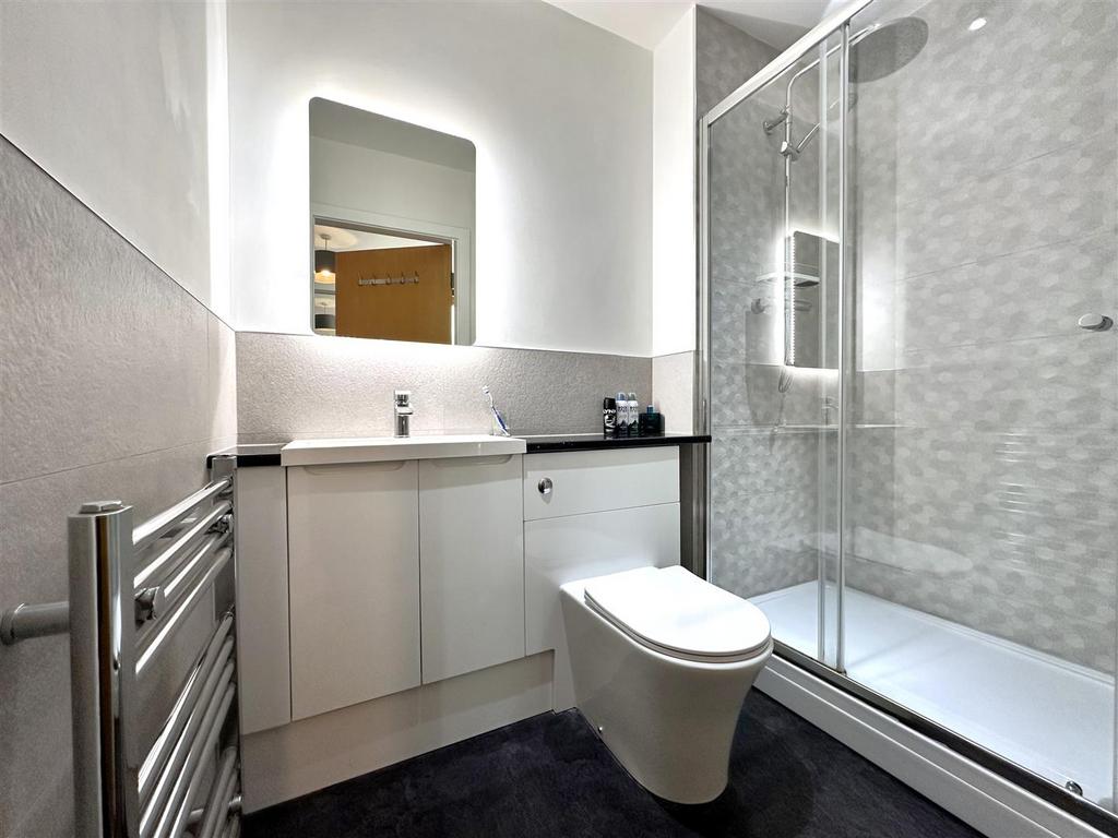 Stylish En-Suite Shower Room 258