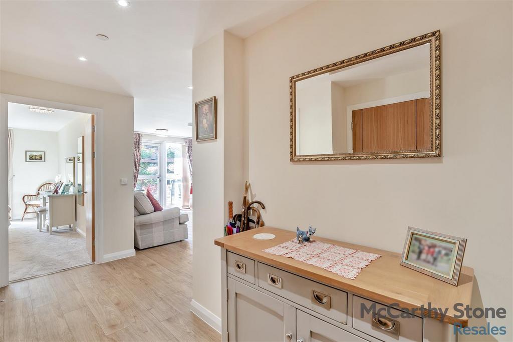 8667828-interior22.jpg