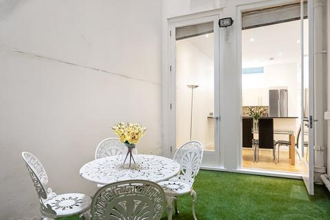 2 bedroom mews for sale, Lancaster Mews, London, W2