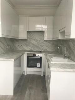2 bedroom flat to rent, Haselrigge Road, London SW4