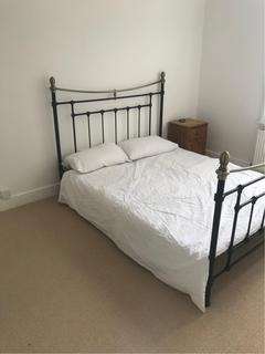 2 bedroom flat to rent, Haselrigge Road, London SW4