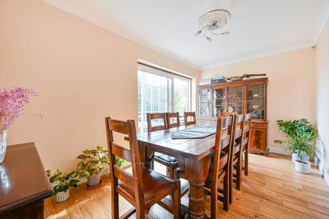 undefined, The Ridings, Ealing, London, W5