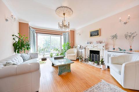 The Ridings, Ealing, London, W5