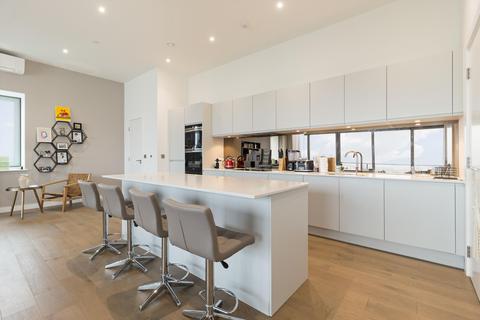 3 bedroom flat for sale, Buckhold Road, London, SW18