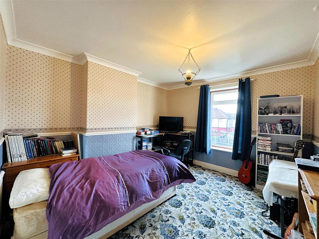 Bed 2.jpg
