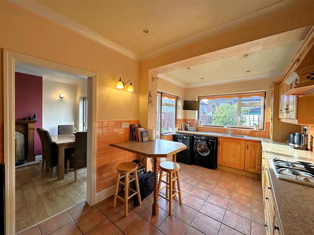 Kitchen3.jpg