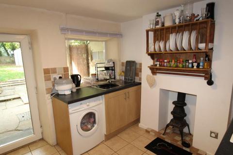2 bedroom terraced house to rent, Bedford Road East, Yardley Hastings, NN7