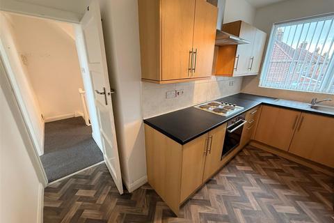 3 bedroom flat to rent, Cross Lane, Bebington CH63