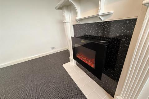 3 bedroom flat to rent, Cross Lane, Bebington CH63