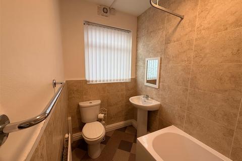 3 bedroom flat to rent, Cross Lane, Bebington CH63