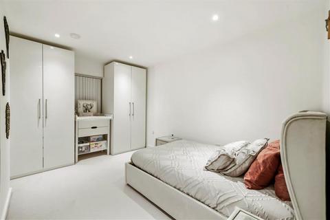 3 bedroom flat to rent, Wilkinson Close, London NW2