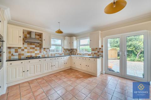 4 bedroom detached house for sale, Chase Cross Road, Romford, RM5